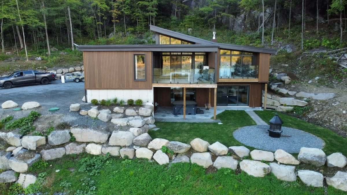 Lakeview Luxury Cottage w/ Private Spa
