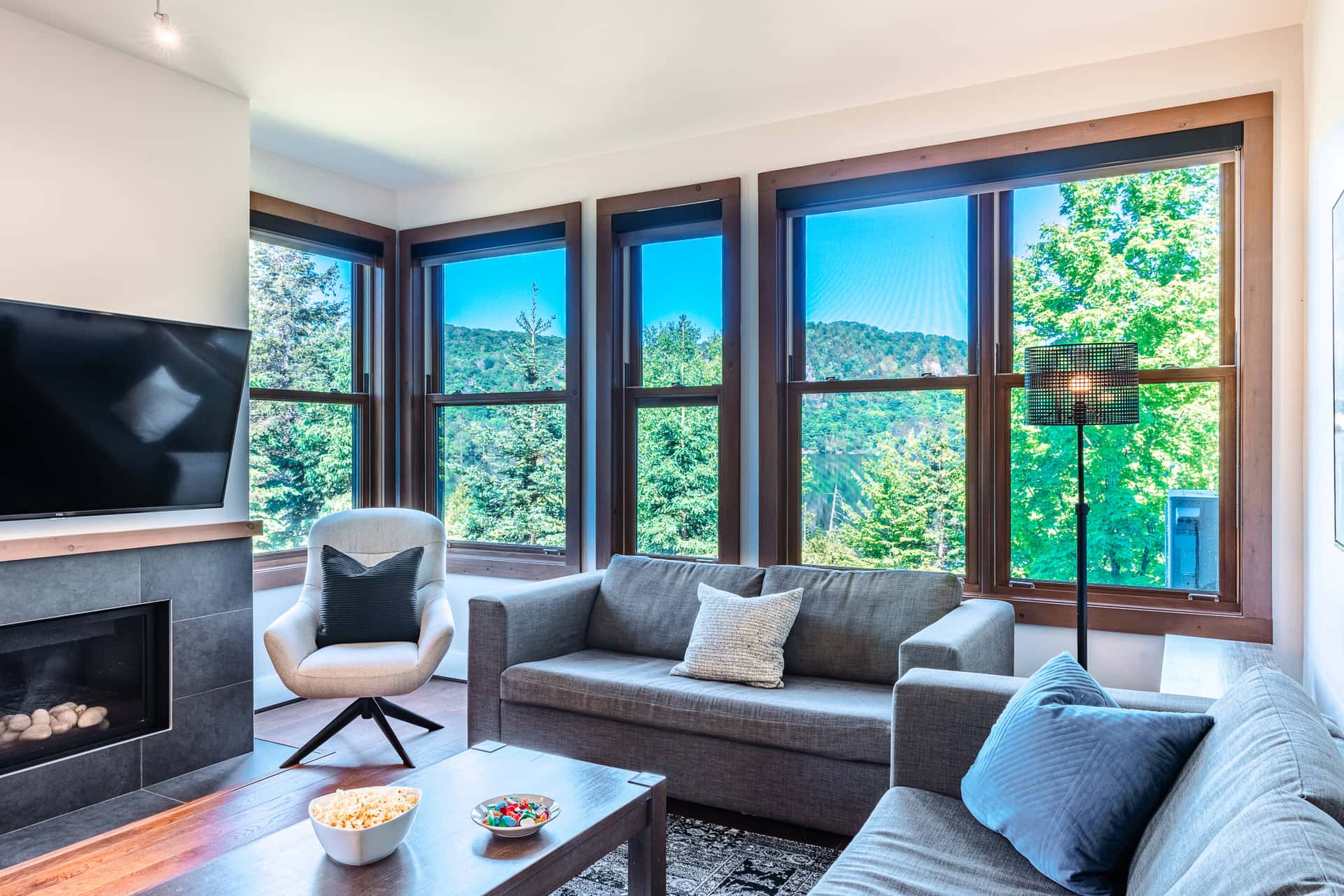 Waterfront Condo with magnificent view