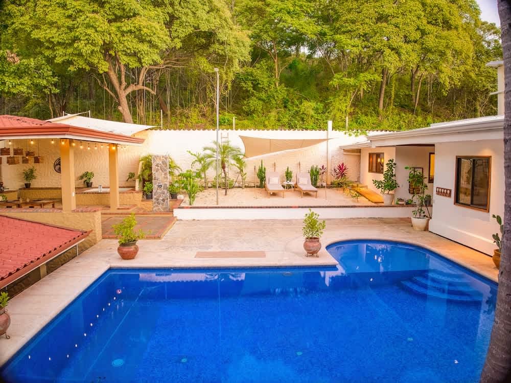 Walk to Beach - Hot Tub - King Suite and AC