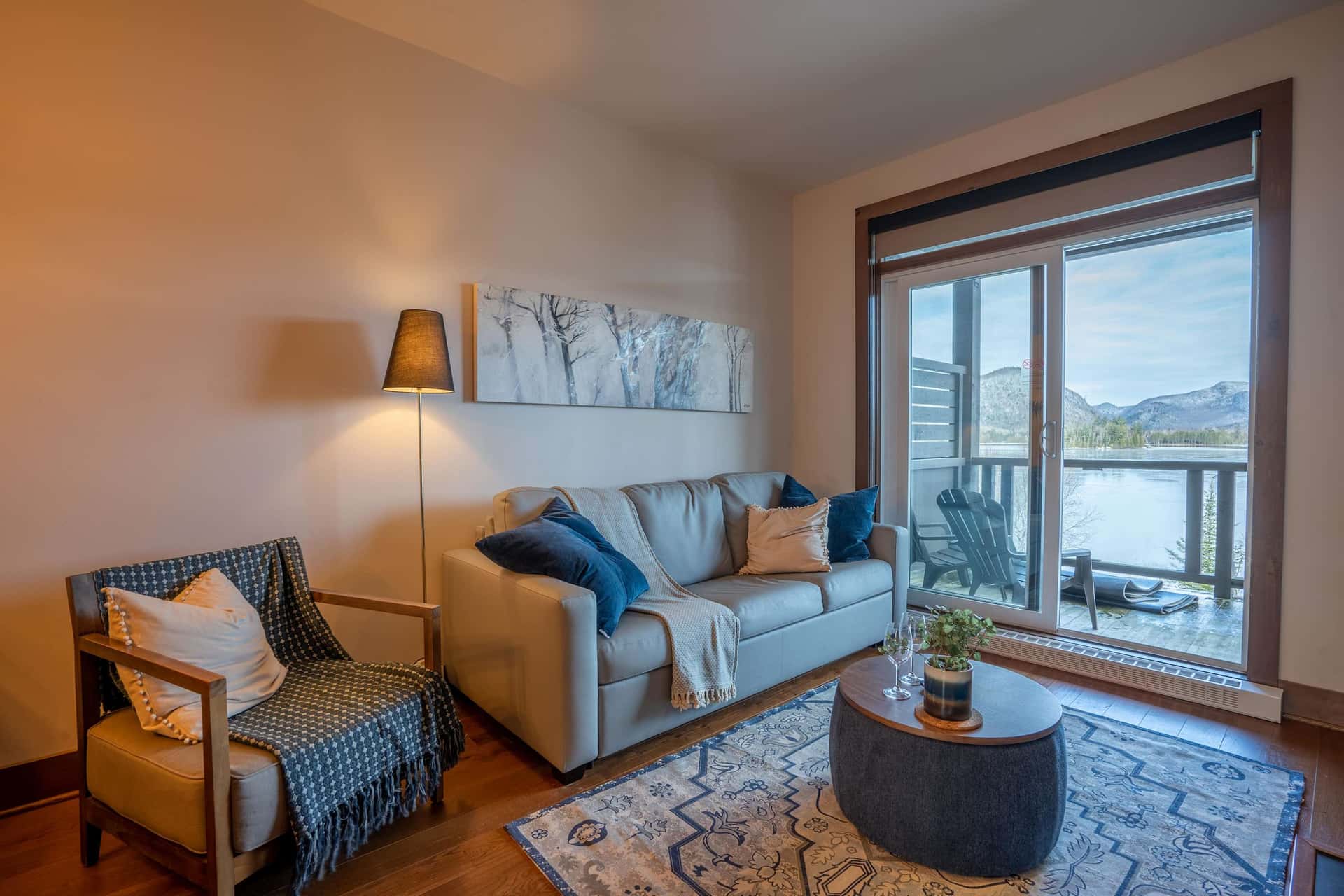 Condo overlooking Lac Superieur & mountain views